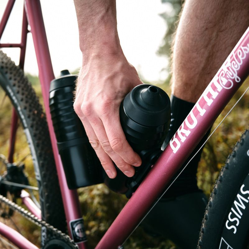 FIDLOCK TWIST SET x KEEGO botella 600 ml + base